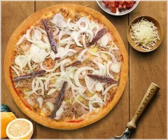 Garnalen, zalm, uien en ansjovis